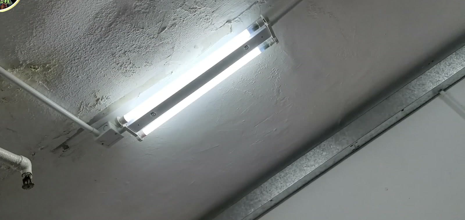 WR2 配電箱預檢現場教學畫面，最遠點燈具位置作測試參考