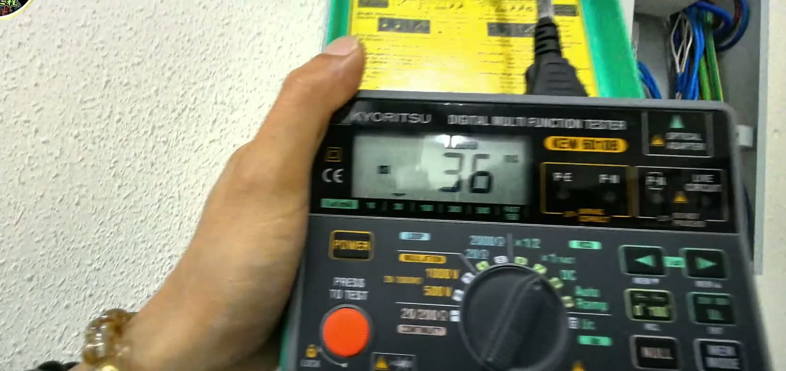WR2 配電箱預檢現場教學畫面，RCD 或 RCBO 跳脫測試讀數