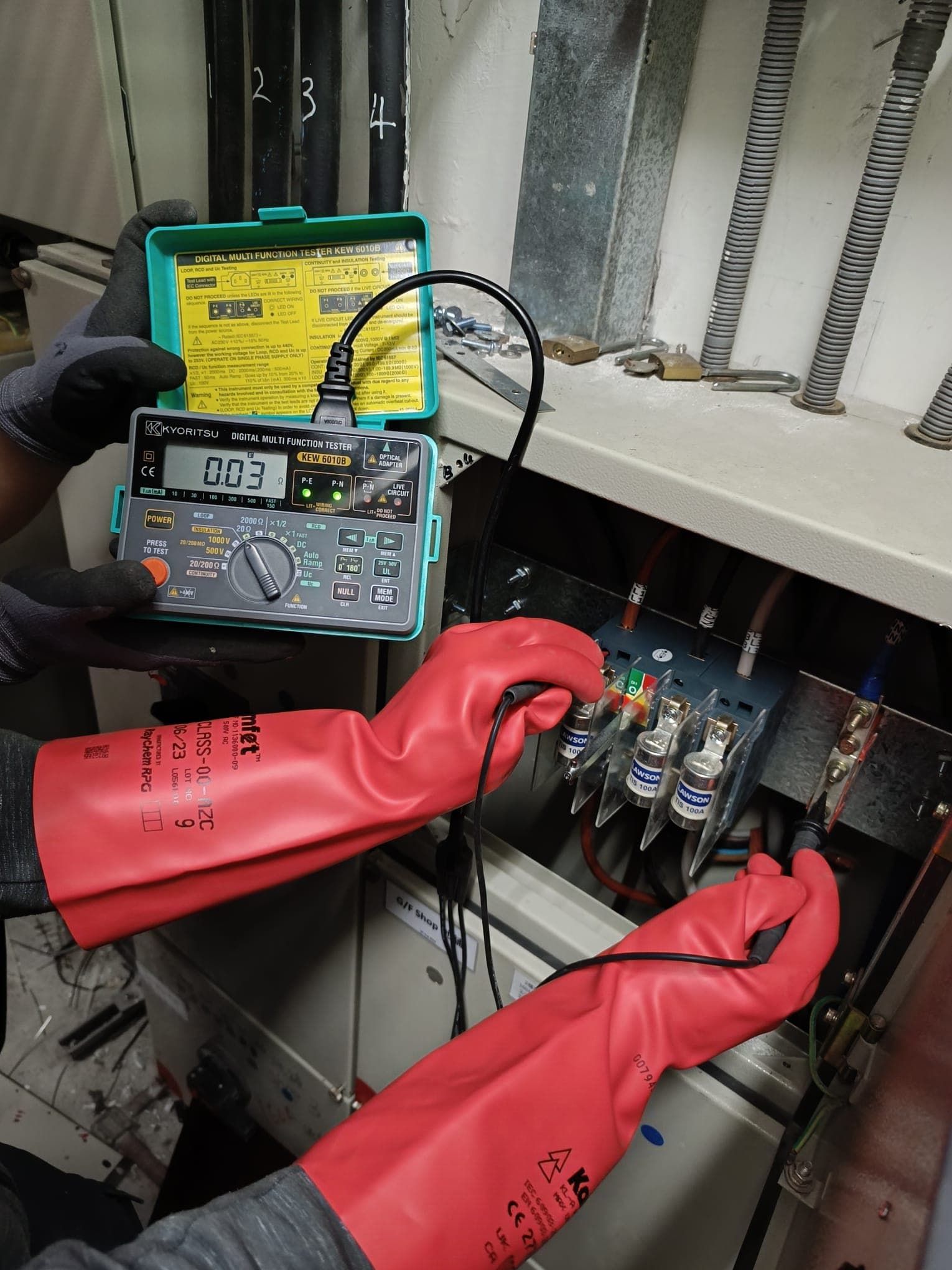 鴻電工程固定電力檢查測試現場
